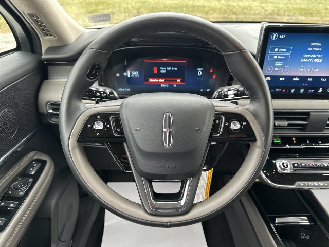 New 2025 Lincoln Corsair Reserve w/ Jet Appearance Package AWD/4WD image 13