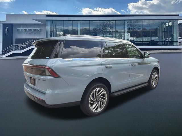 New 2027 Lincoln Navigator Premiere RWD image 8