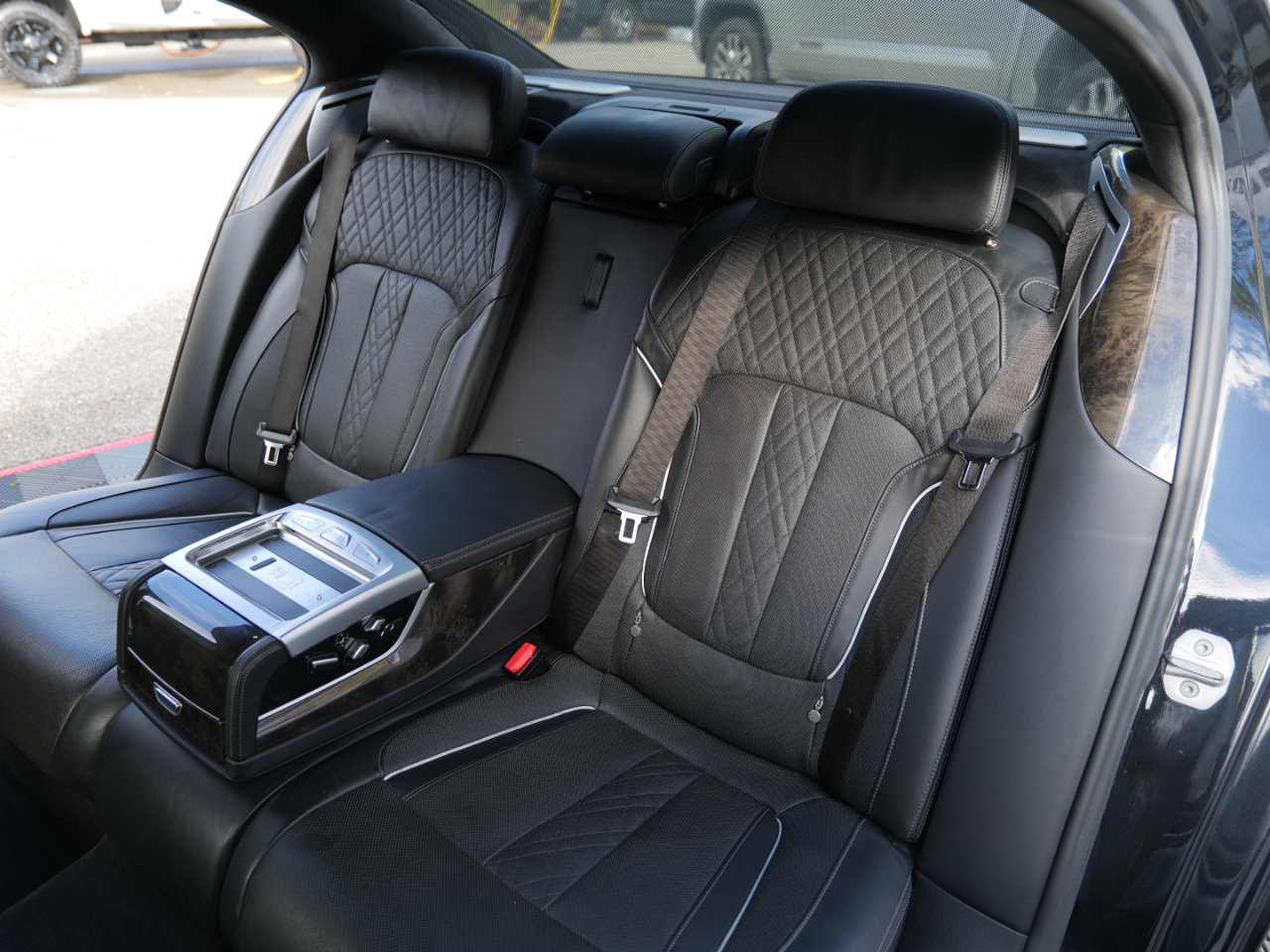 Used 2018 BMW M760i xDrive image 48