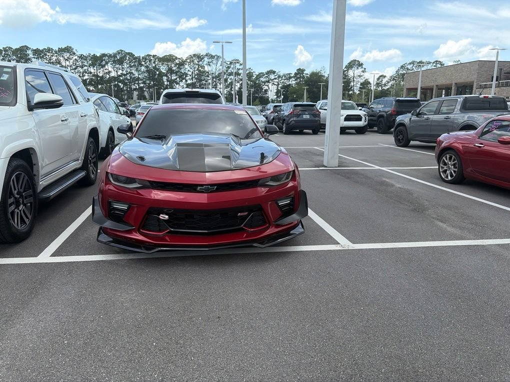 Used 2018 Chevrolet Camaro SS RWD image 2