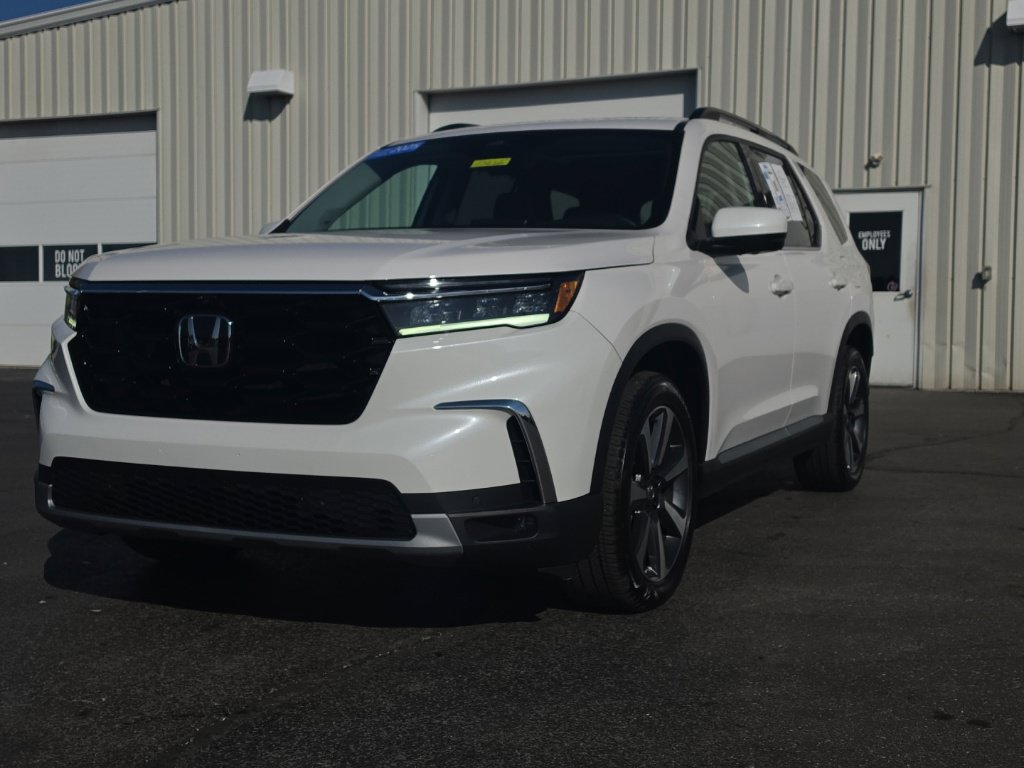 Certified 2025 Honda Pilot Elite image 3