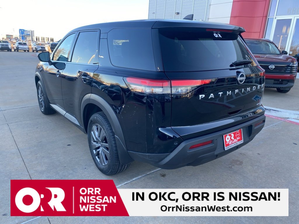 Used 2024 Nissan Pathfinder S image 3