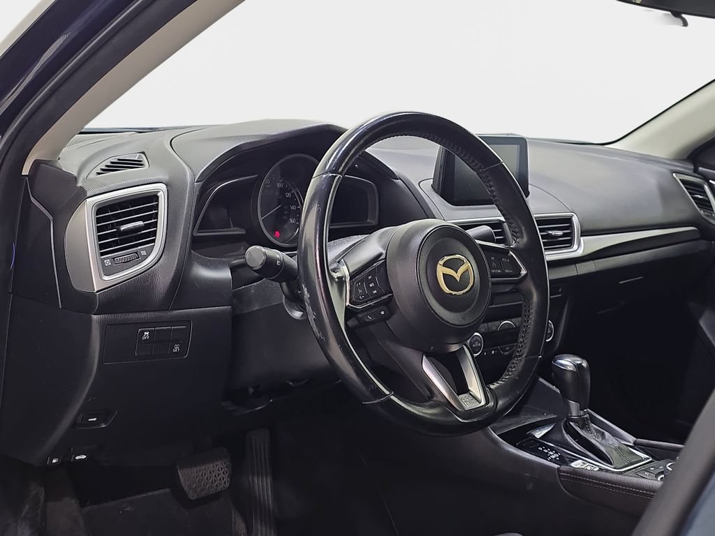 Used 2018 MAZDA MAZDA3 Touring FWD image 17
