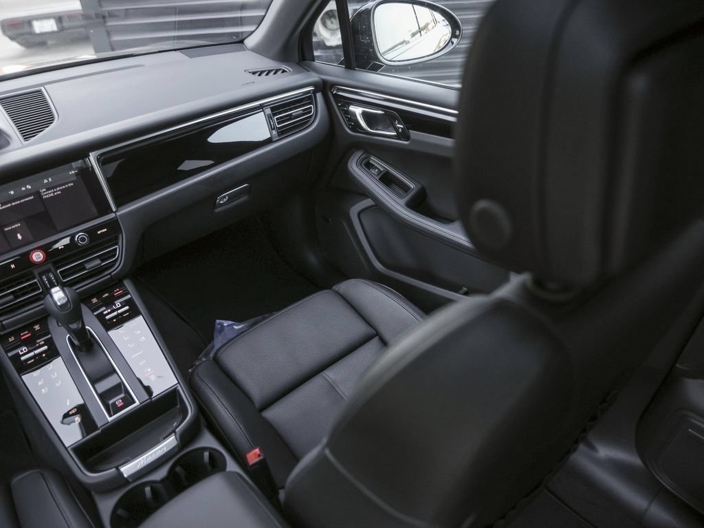 Certified 2026 Porsche Macan AWD/4WD image 37