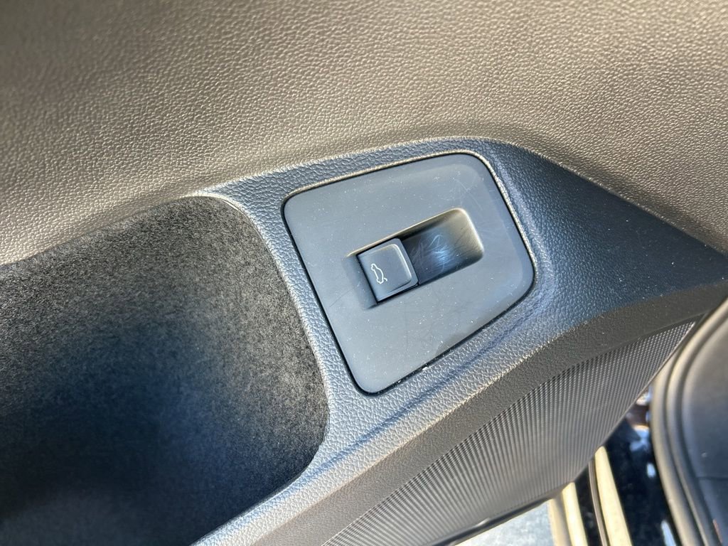 Certified 2024 Volkswagen Tiguan SE R-Line image 14