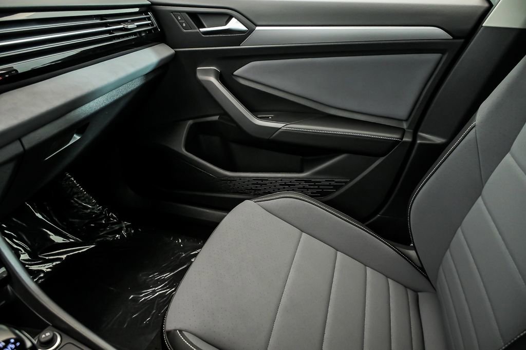 New 2026 Volkswagen Jetta SE FWD image 17