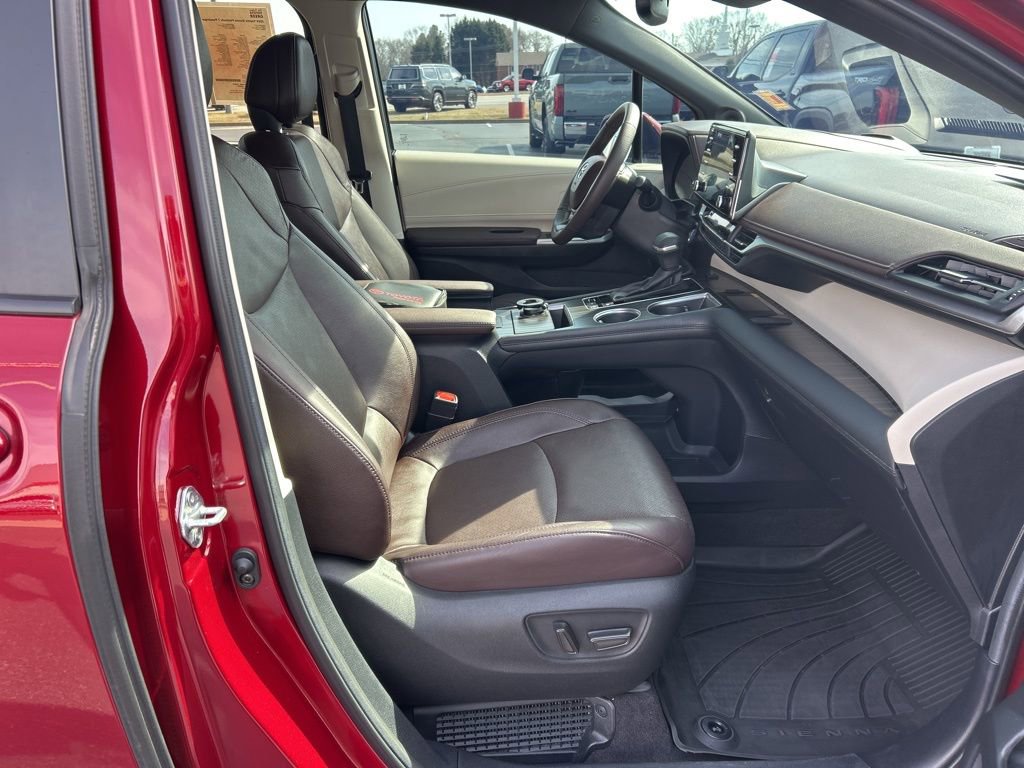 Used 2024 Toyota Sienna Platinum image 24