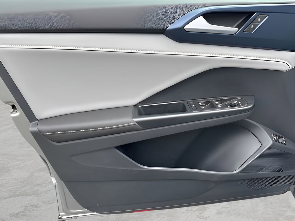 Used 2024 Volkswagen Taos SE image 22