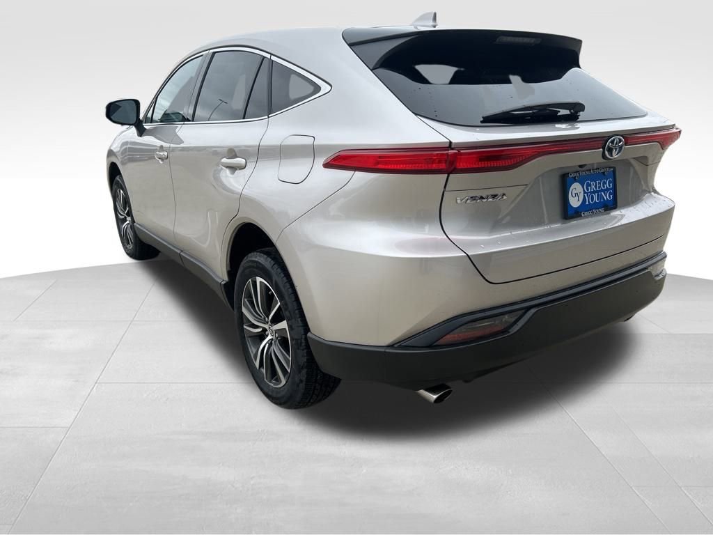 Used 2024 Toyota Venza LE image 4