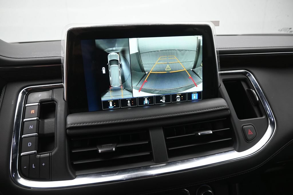 Used 2022 Chevrolet Suburban LT w/ Luxury Package RWD image 3