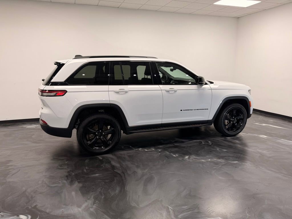 Used 2024 Jeep Grand Cherokee Limited w/ Luxury Tech Group II AWD/4WD image 9
