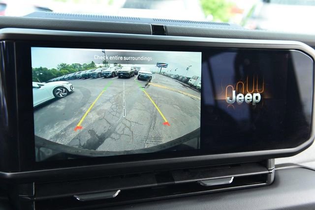 Used 2025 Jeep Wrangler Unlimited Sahara w/ Safety Group AWD/4WD image 13