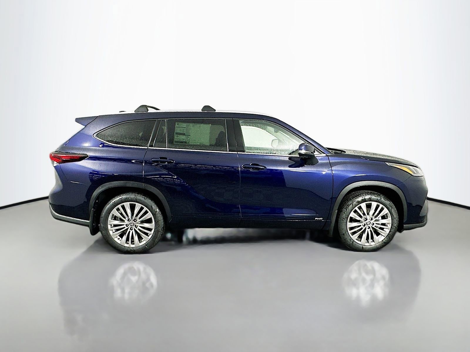 New 2026 Toyota Highlander Platinum image 8