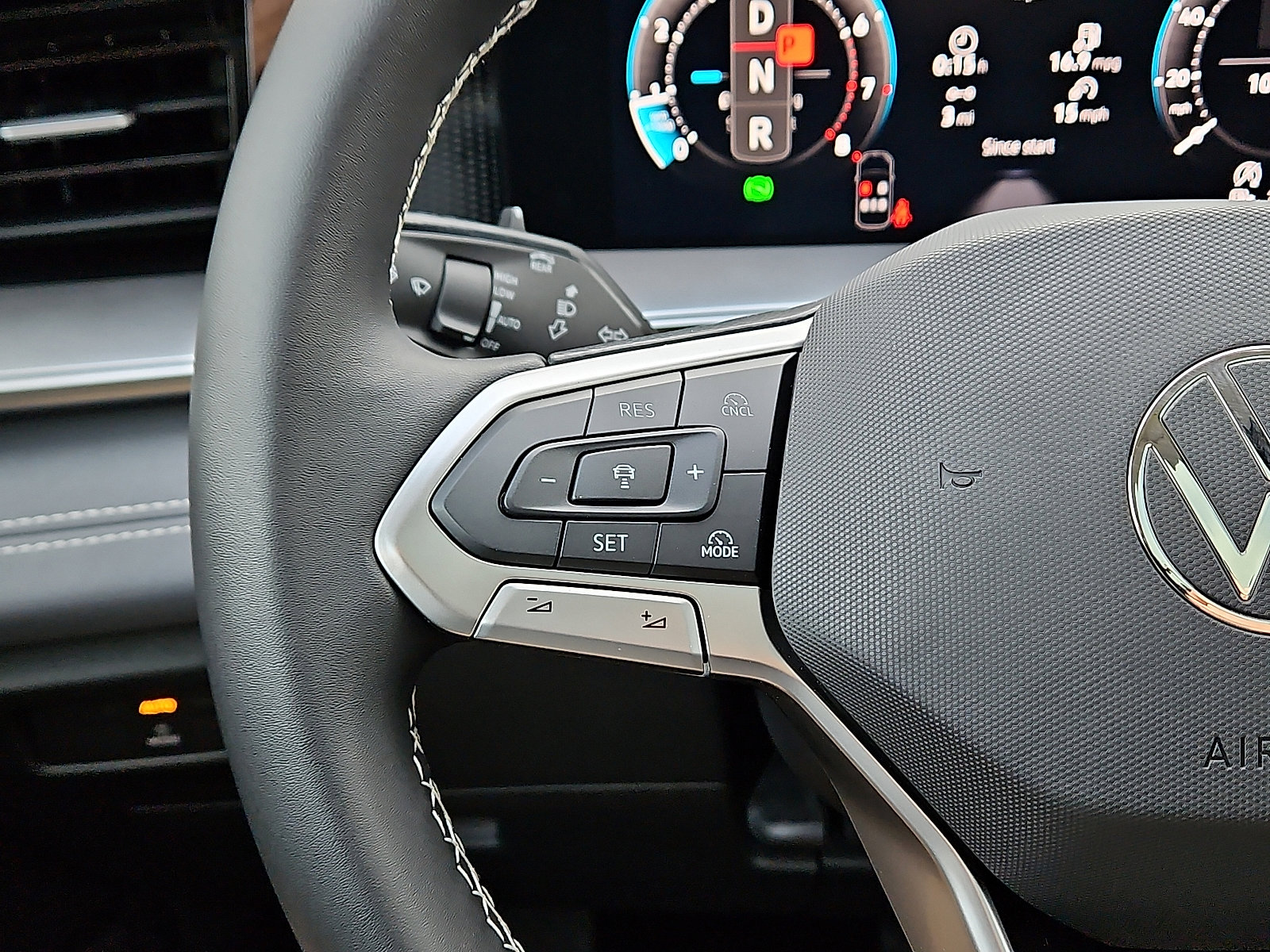 New 2026 Volkswagen Tiguan SE image 18