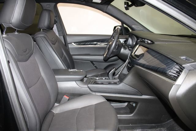 Used 2024 Cadillac XT6 Premium Luxury w/ LPO, Floor Liner Package FWD image 17