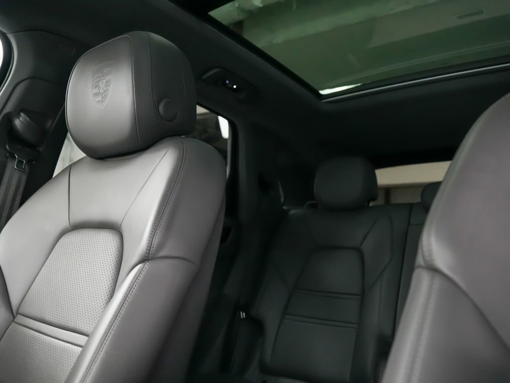 Certified 2023 Porsche Cayenne w/ Premium Package AWD/4WD image 35