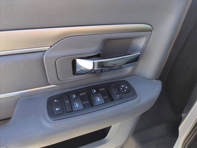 Used 2016 RAM 1500 Classic SLT RWD image 9