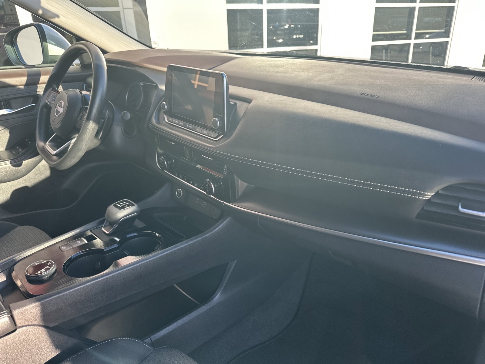 Used 2022 Nissan Rogue SV AWD/4WD image 27