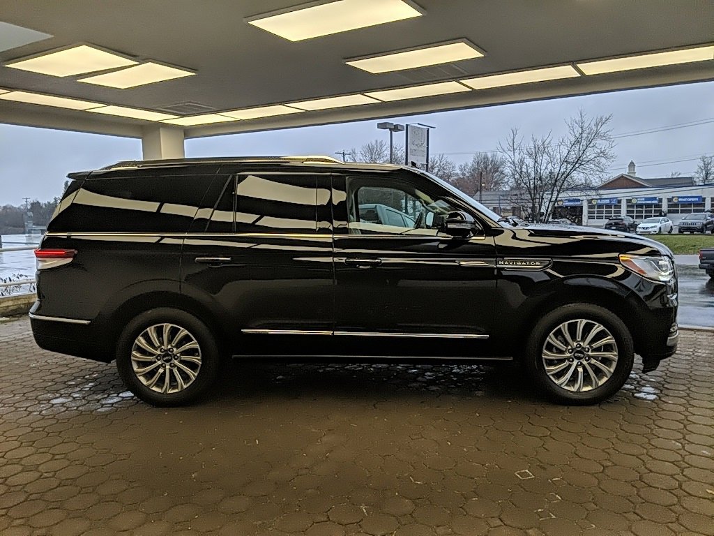 Certified 2024 Lincoln Navigator Premiere image 4