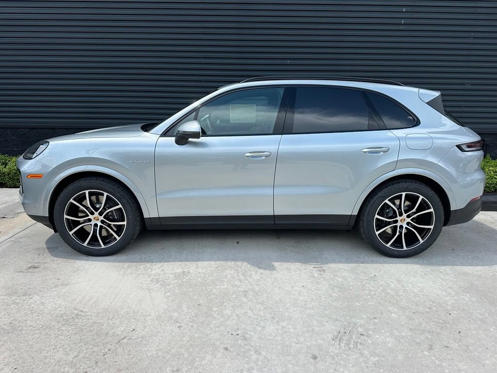 Used 2026 Porsche Cayenne E-Hybrid AWD/4WD image 2