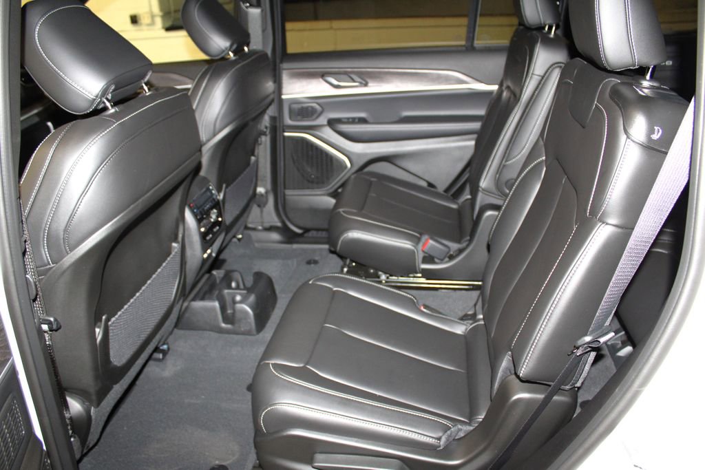 New 2025 Jeep Grand Cherokee L Limited w/ Black Appearance Package image 27