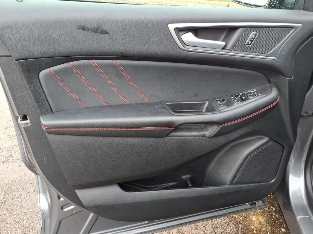 Used 2024 Ford Edge ST-Line image 13