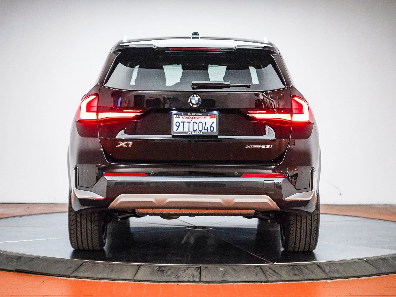 Used 2025 BMW X1 xDrive28i w/ Premium Package image 6