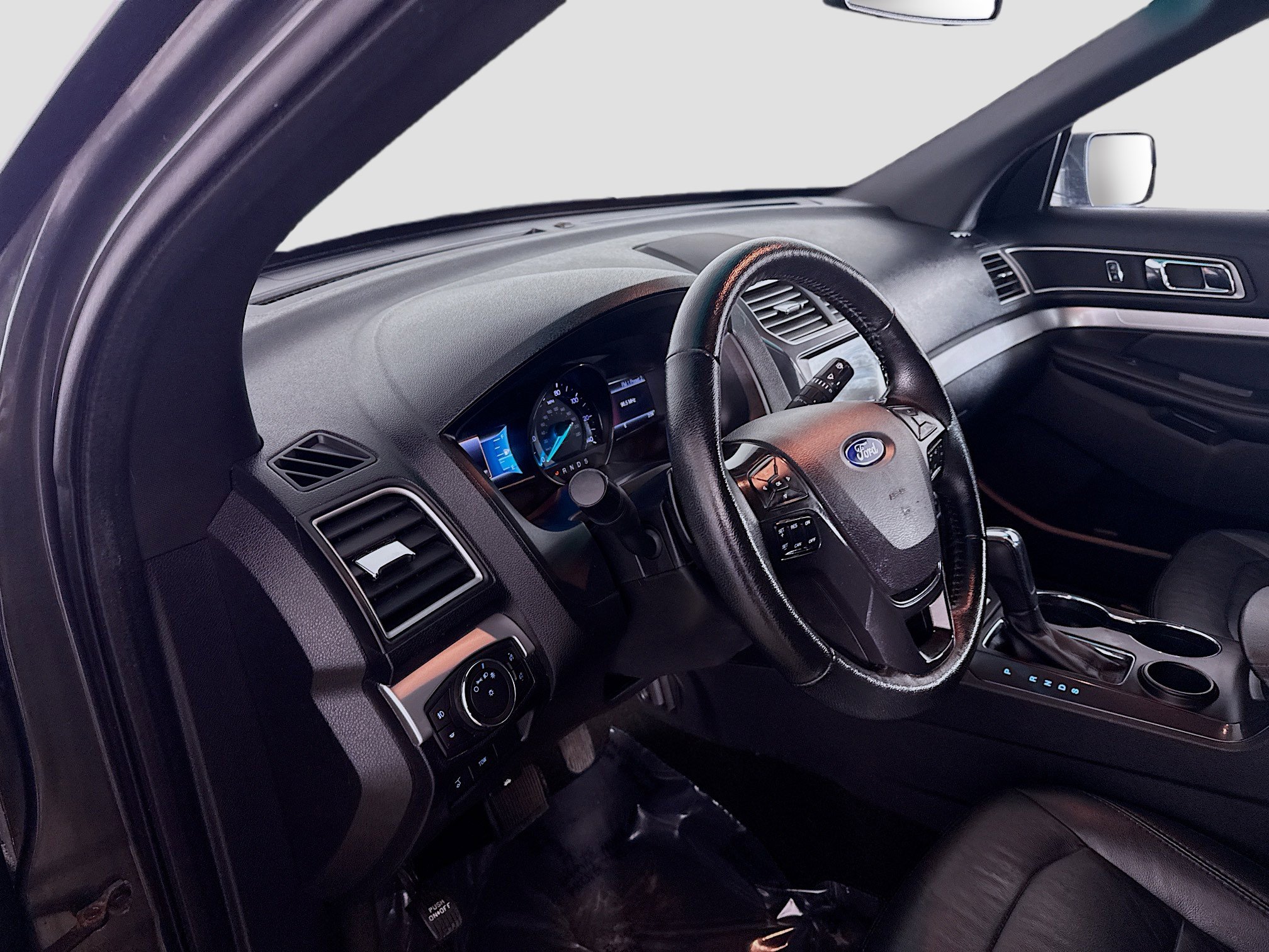 Used 2017 Ford Explorer XLT w/ Equipment Group 202A image 23