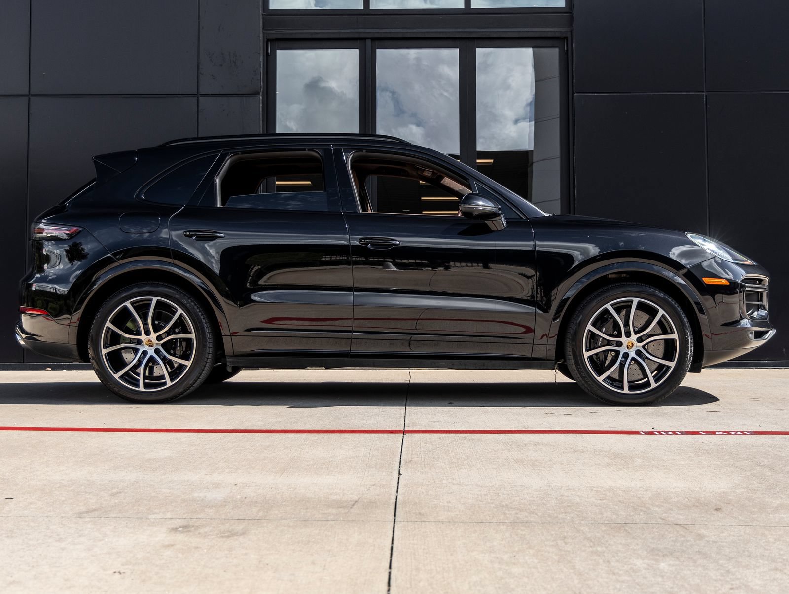 Certified 2021 Porsche Cayenne Turbo S AWD/4WD image 12
