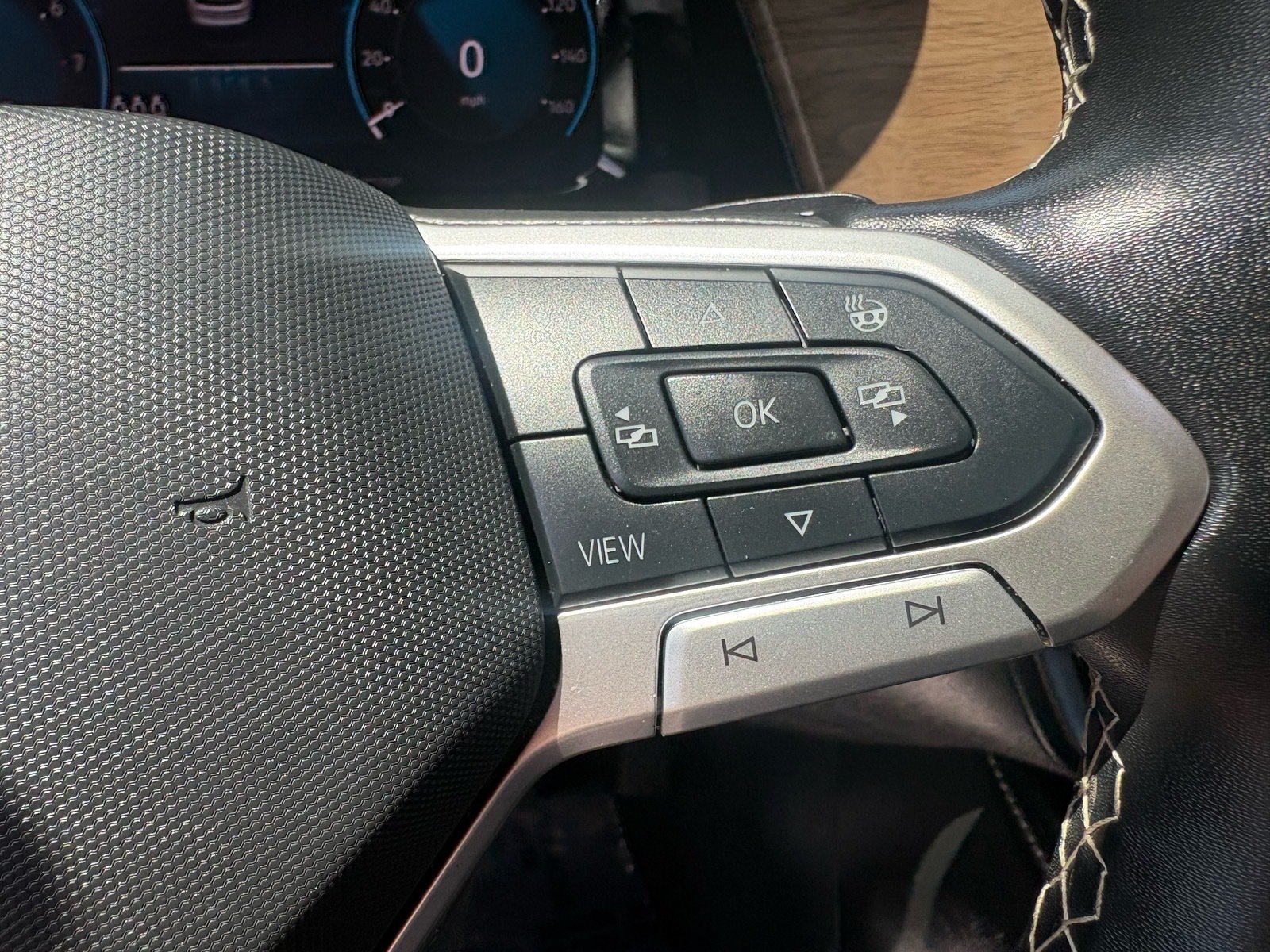 Used 2025 Volkswagen Atlas SE AWD/4WD image 23