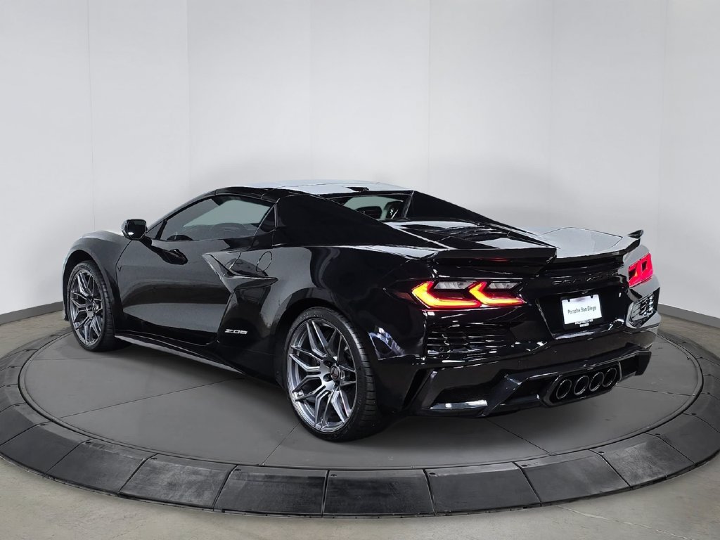 Used 2023 Chevrolet Corvette Z06 RWD image 3