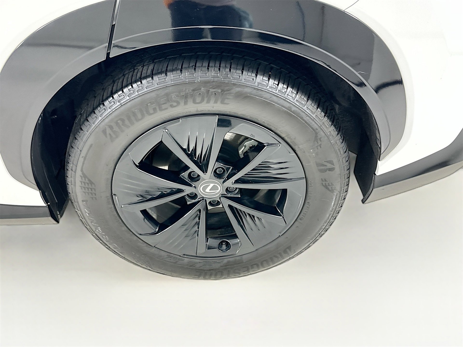 Used 2024 Lexus RZ 300e Premium w/ Accessory Package (Z1) image 33