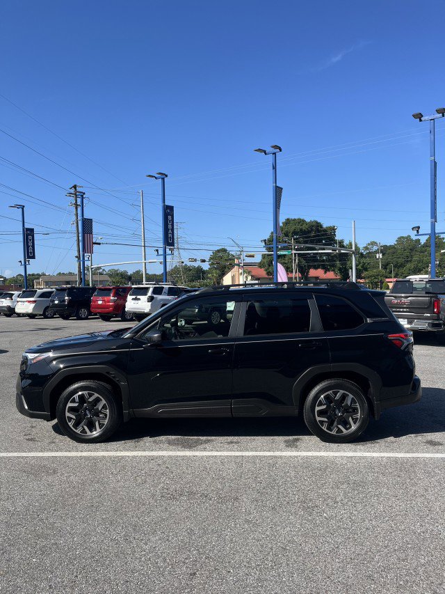 Used 2025 Subaru Forester Premium image 6