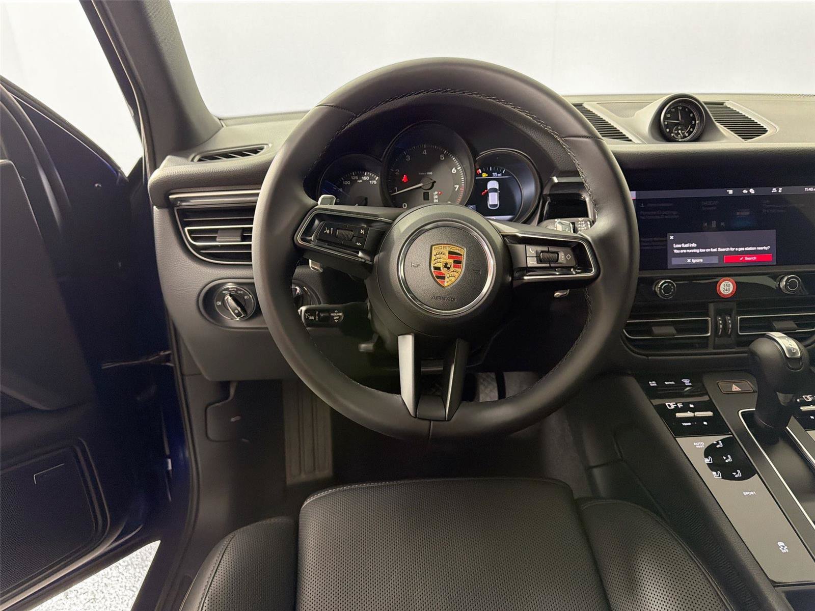 Certified 2026 Porsche Macan Turbo AWD/4WD image 18