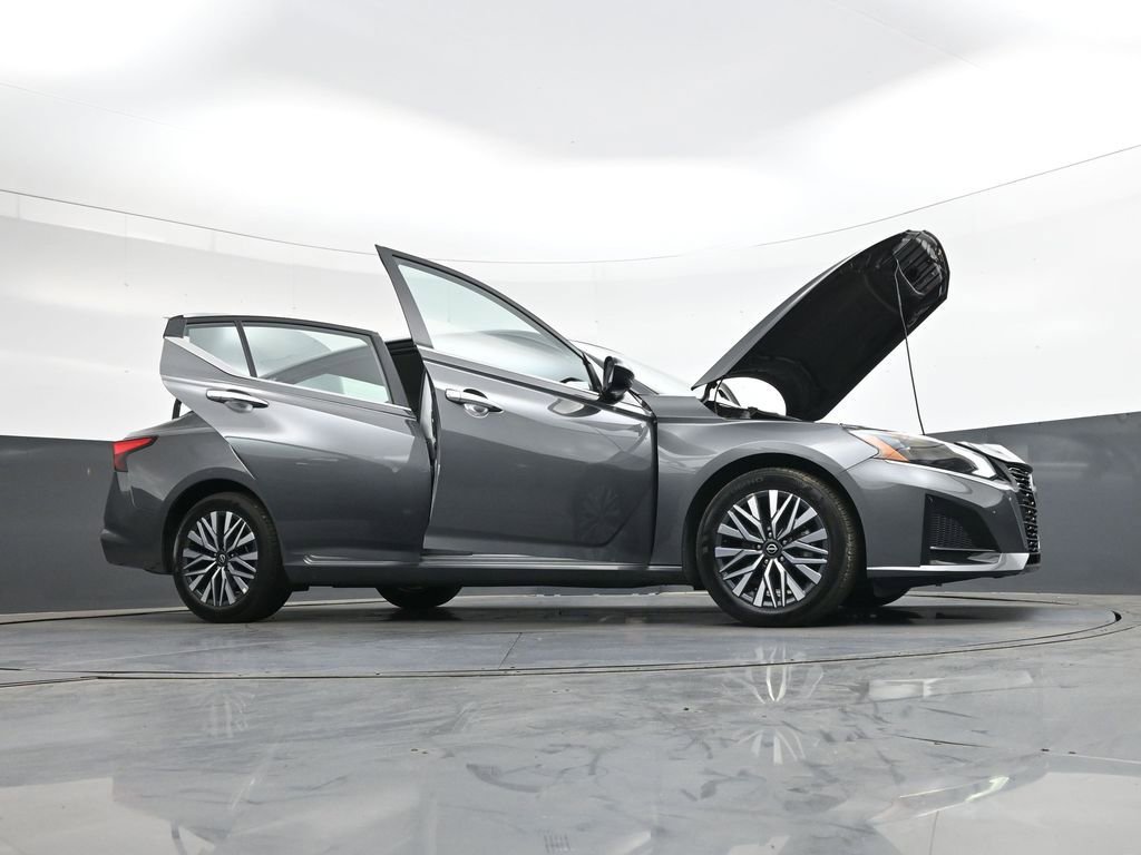 Used 2025 Nissan Altima 2.5 SV image 50