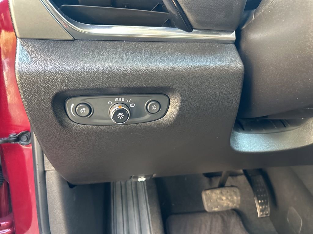 Used 2021 Chevrolet Traverse LT image 10