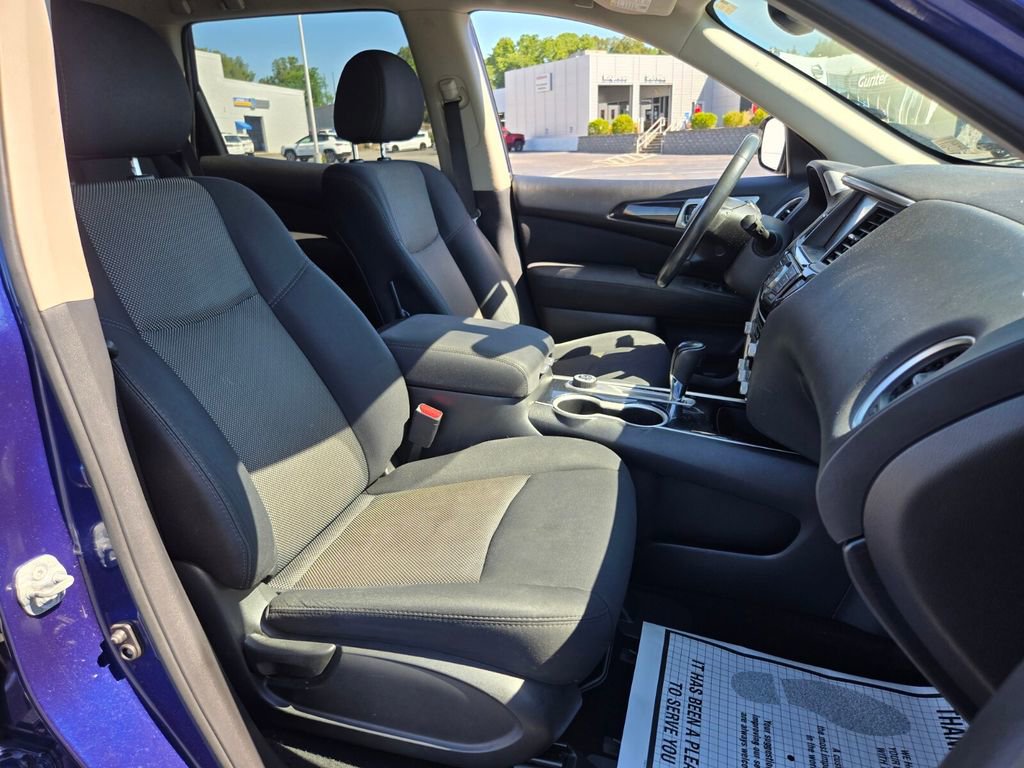 Used 2017 Nissan Pathfinder SV AWD/4WD image 16