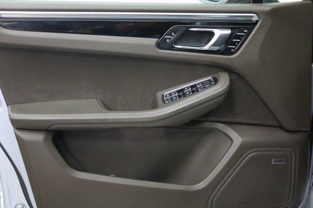 Used 2018 Porsche Macan image 16