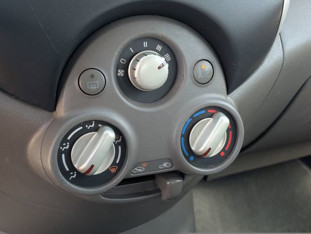 Used 2014 Nissan Versa SL image 25