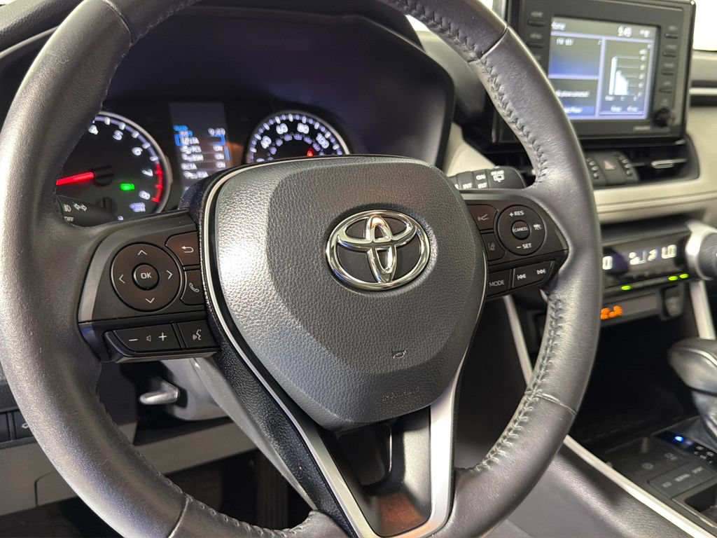 Used 2020 Toyota RAV4 XLE Premium FWD image 21