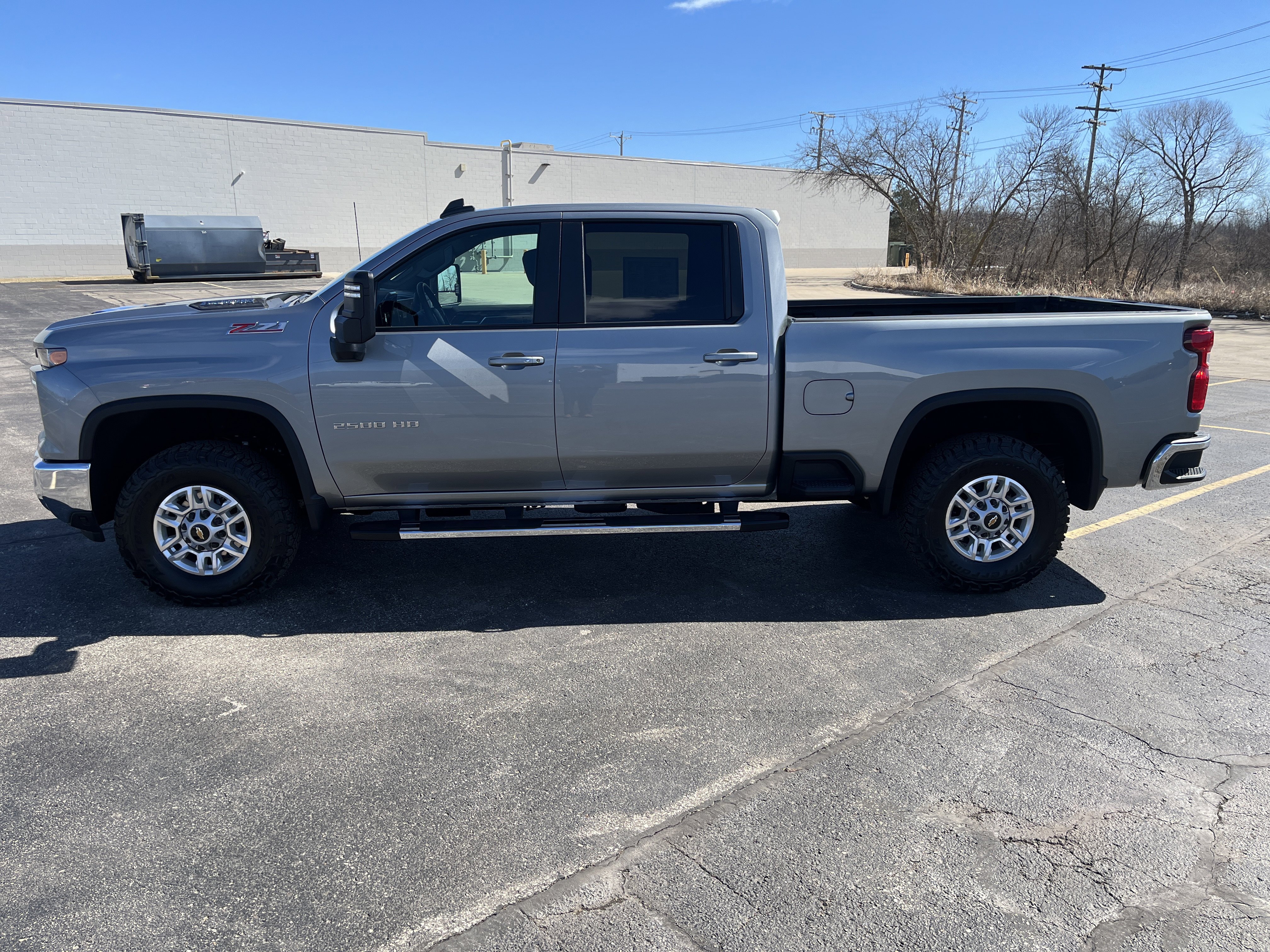 Used 2025 Chevrolet Silverado 2500 LT image 3