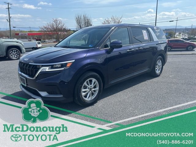 Used 2023 Kia Carnival LX image 1