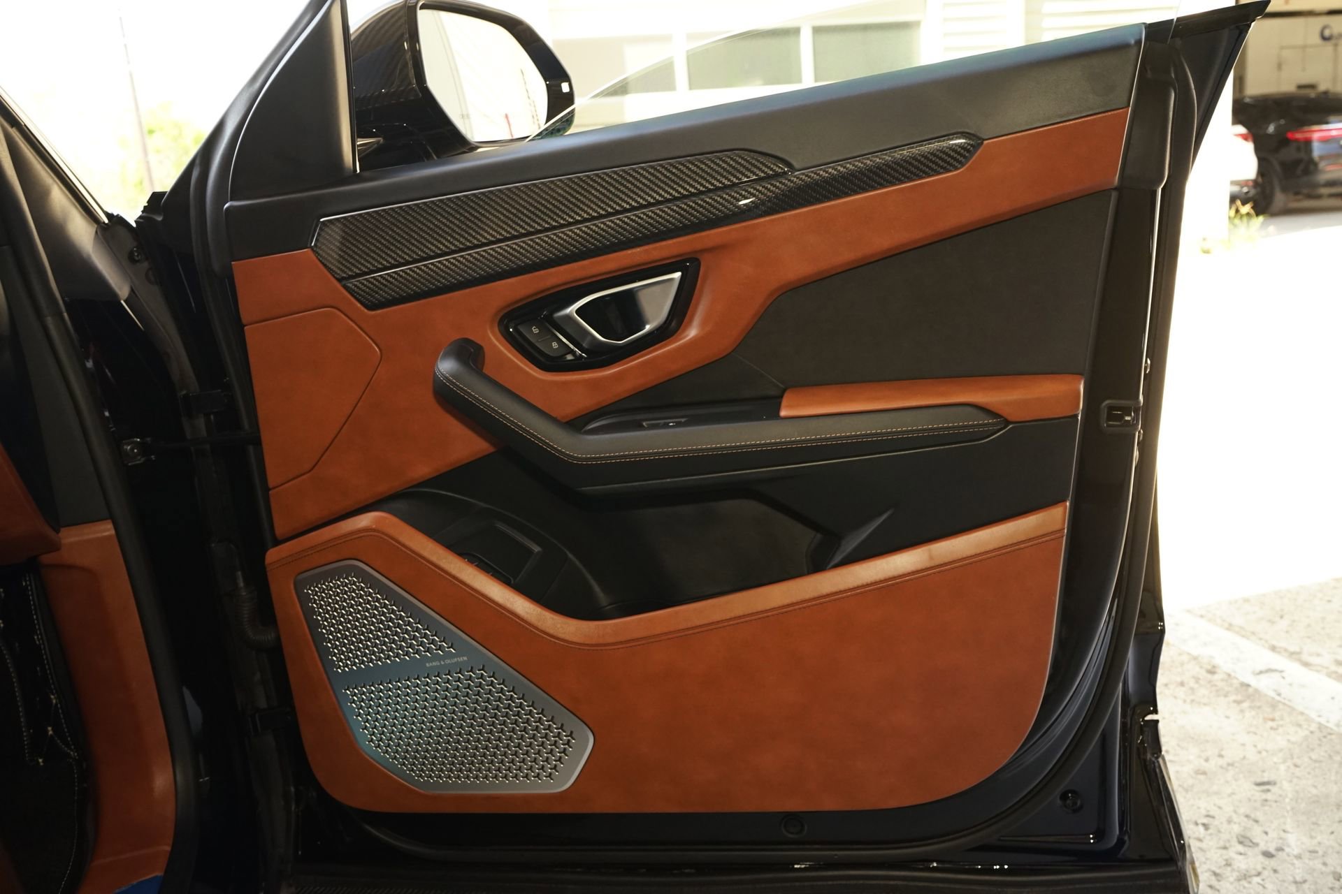 Used 2021 Lamborghini Urus image 37