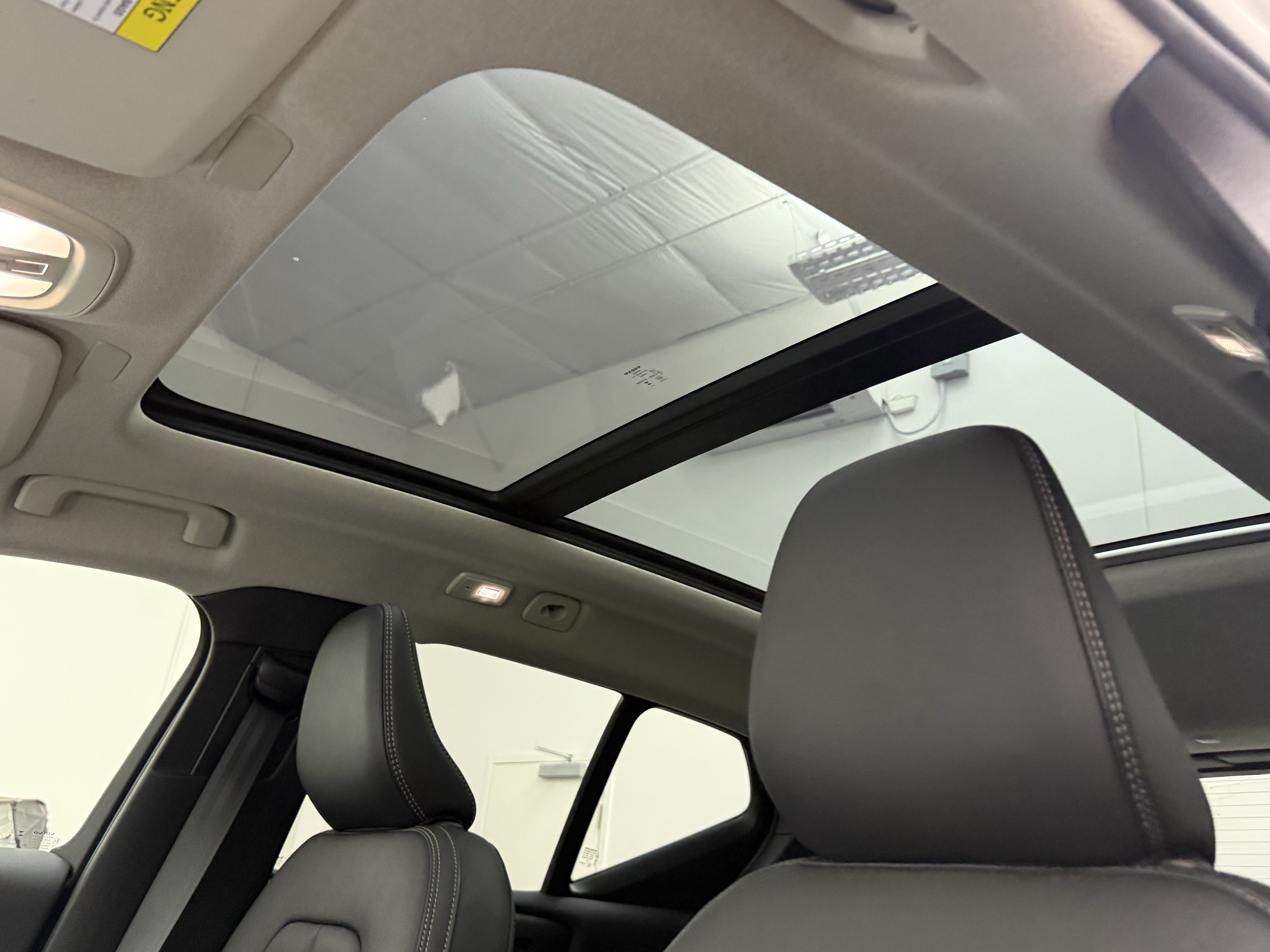 Certified 2025 Volvo XC40 B5 Ultra AWD/4WD image 15