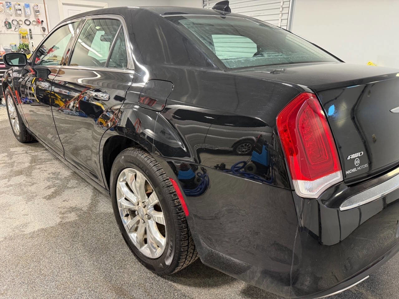 Used 2015 Chrysler 300 C w/ Light Group image 7