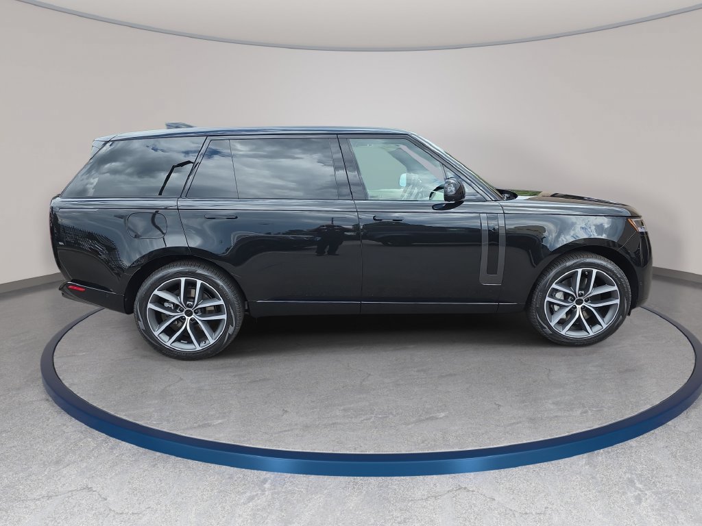 New 2026 Land Rover Range Rover Long Wheelbase SE AWD/4WD image 4