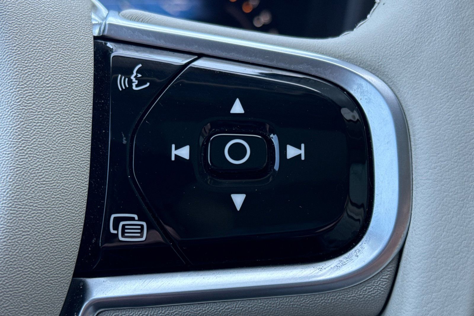 Used 2023 Volvo XC60 B5 Ultimate w/ Climate Package image 29