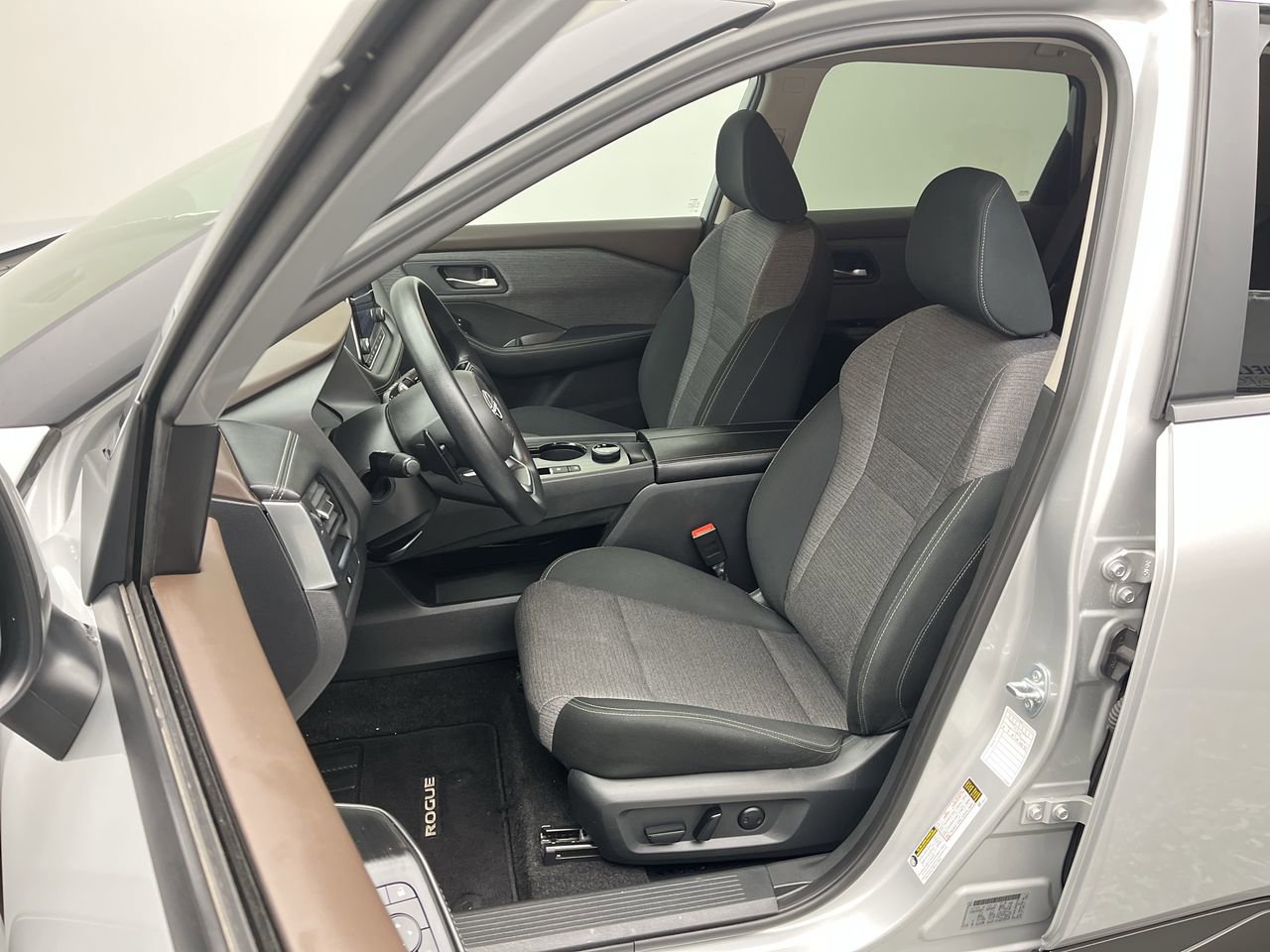 Used 2023 Nissan Rogue SV AWD/4WD image 9