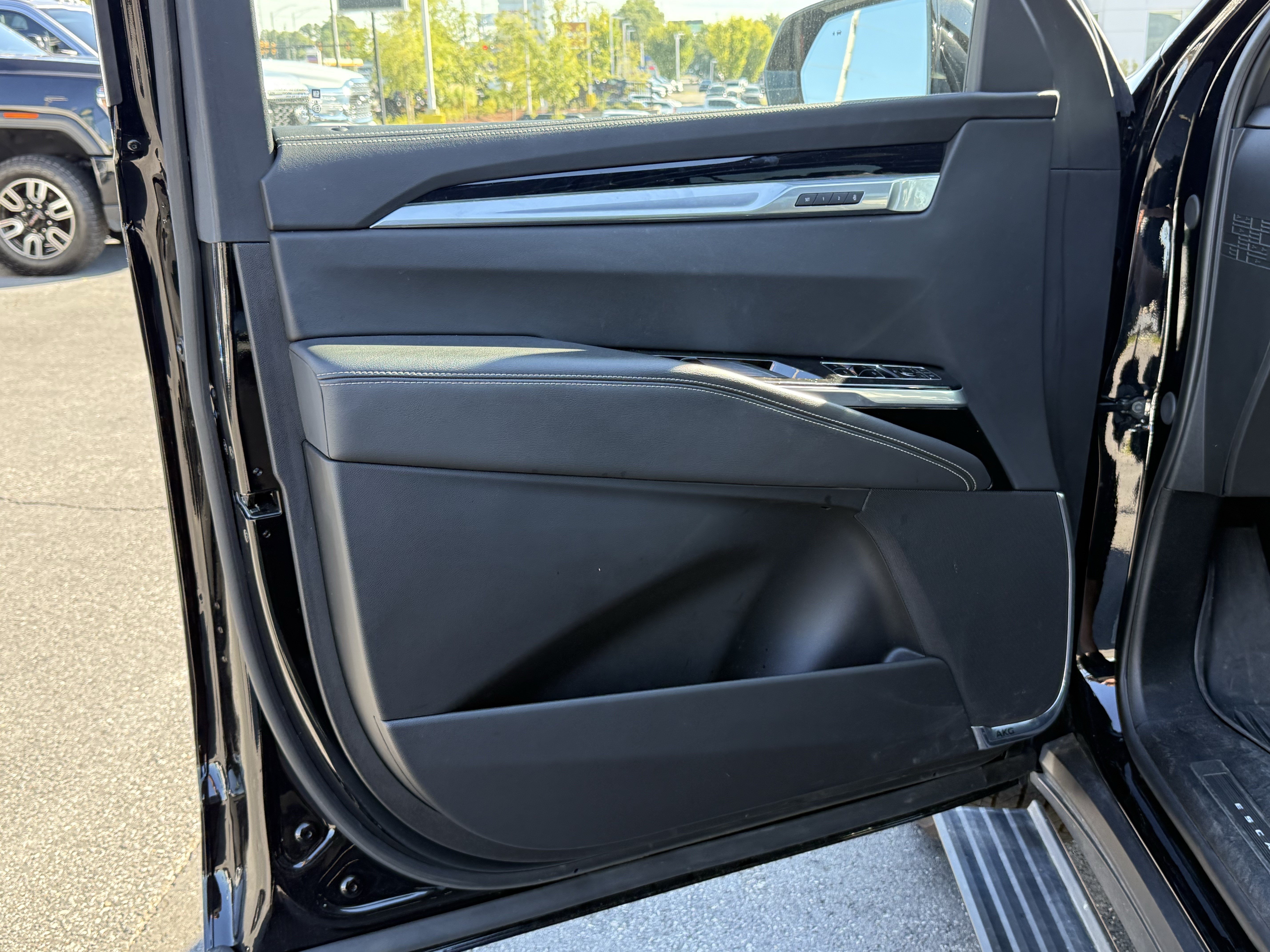 Used 2025 Cadillac Escalade Sport w/ LPO, ONYX Package AWD/4WD image 10