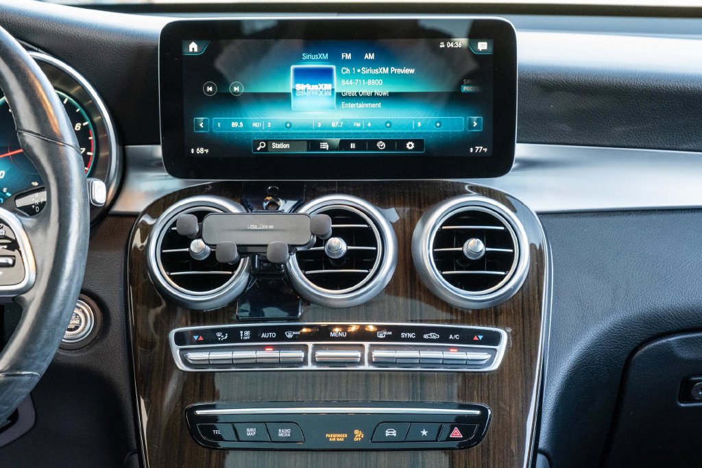 Used 2021 Mercedes-Benz GLC 300 4MATIC image 17